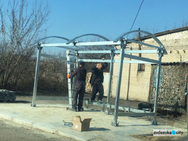 Работа кипит: в Авдеевке появятся еще 10 новых остановочных павильонов (ФОТОФАКТ)
