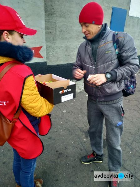 В Авдеевке меняли сигареты на конфеты (ФОТОФАКТ)