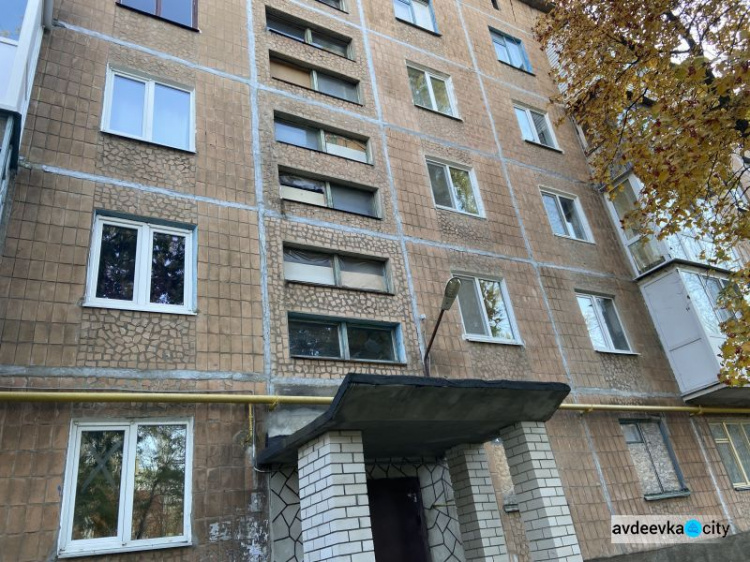 Тепло, уют, модернизация: еще один дом в Авдеевке получит новые энергосберегающие окна благодаря конкурсу «Преобразим Авдеевку вместе!»