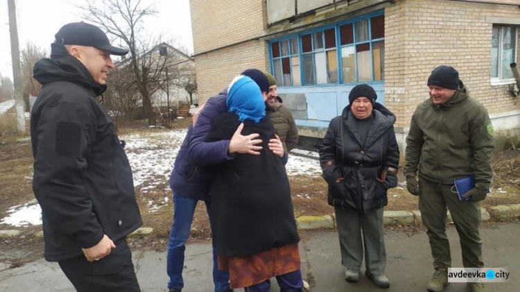 «Автолавка», робочі місця, відновлення житла: керівництво Авдіївської та обласної ВЦА зустрілося з мешканцями Опитного