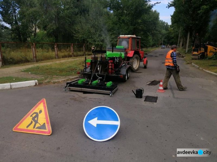 КП "СЄЗ" випробовує нову техніку для ямкового ремонту доріг
