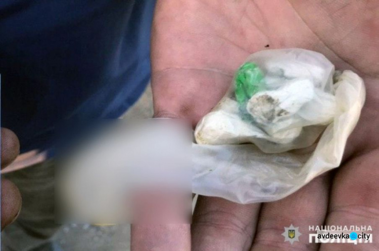 Двое жителей Авдеевки попались с наркотиками