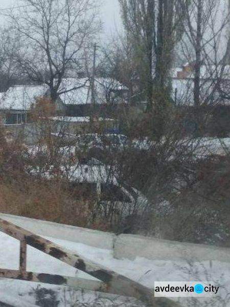 В Авдеевке авария: машина “улетела” в кювет (ФОТО)