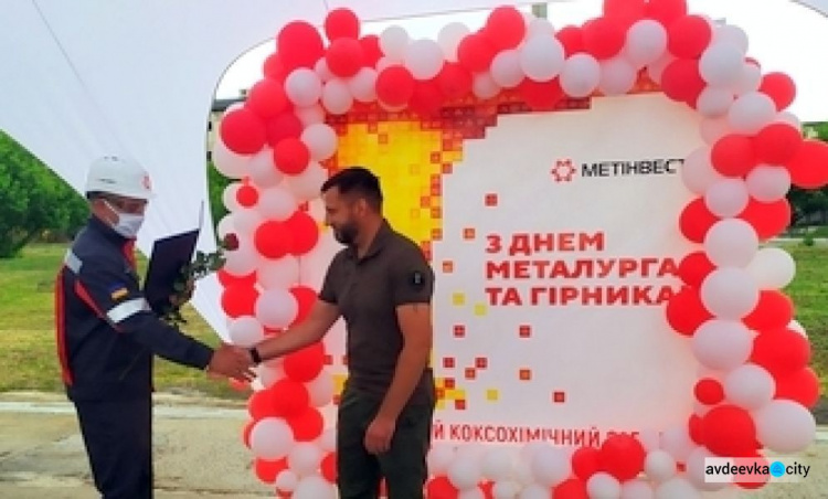 Виталий Барабаш поздравил заводчан с Днем металлурга и горняка