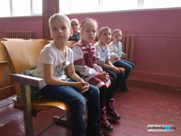 Школярі красиво і патріотично привітали добровольців (ФОТО)