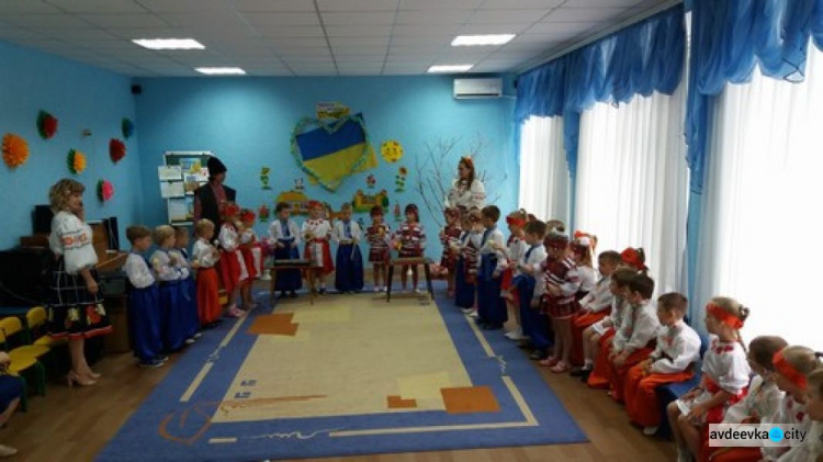 Авдеевские малыши приобщились ко Дню Конституции (ФОТО)