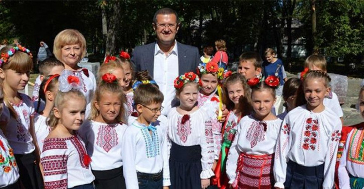 Школьники Авдеевки и Ясиноватского района получат стипендии от нардепа Мусы Магомедова