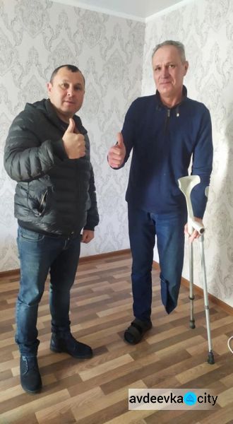 В Авдіївці громада допомогла місцевому афганцю відновити вщент зруйноване житло