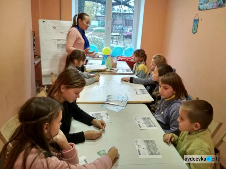 Дети Авдеевки воплощали мечты о профессии в рисунках (ФОТО)