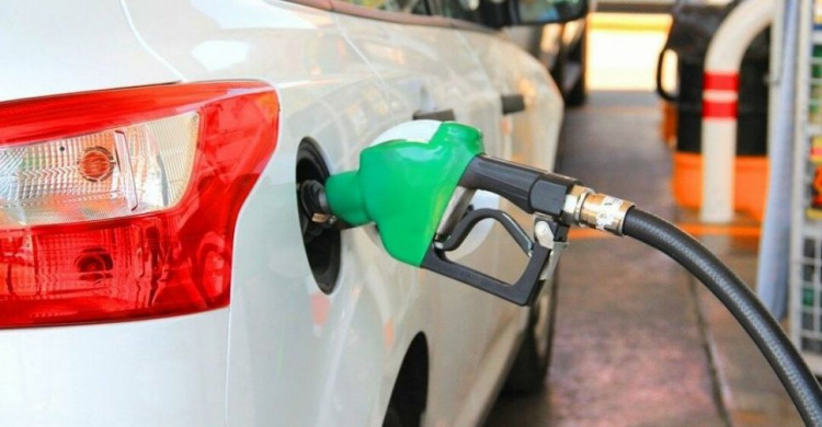 Авдіївці можуть заправити свої автівки у Покровську: де є пальне і скільки коштує