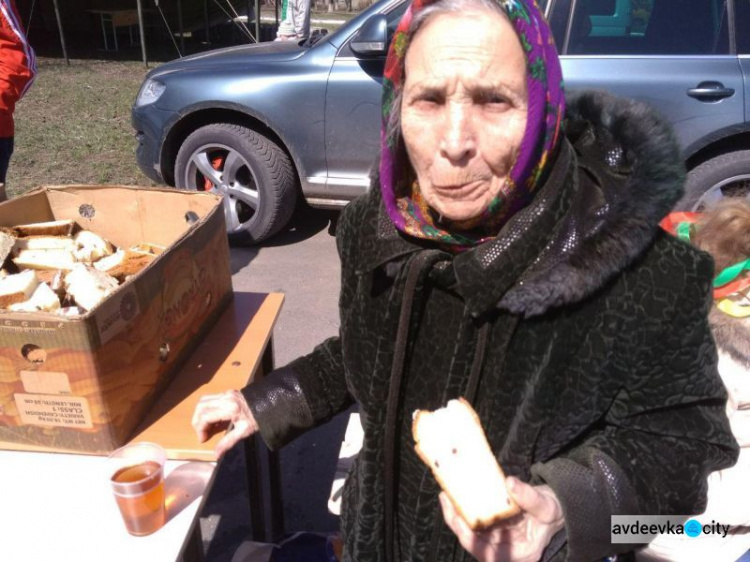 В Авдеевке кормили особенной кашей, слушали Жадана, учились рисовать и проводили опыты (ФОТО)
