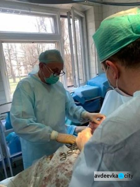 Генерал-майор медицинских сил ВСУ провел пятичасовую операцию раненного военного в Авдеевке