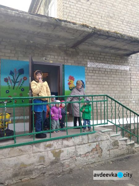 В Авдеевке эвакуировали более 130 детей: появились фото