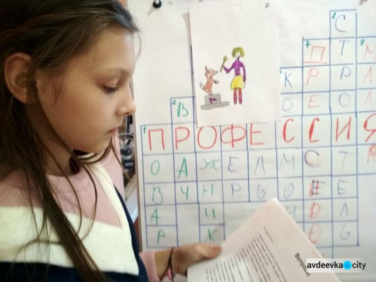 Дети Авдеевки воплощали мечты о профессии в рисунках (ФОТО)