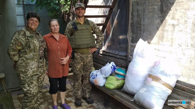 У "симиков" нет отдыха: порядок возле мемориала "Промка" наведен, продукты в прифронтовые поселки доставлены (ФОТО)