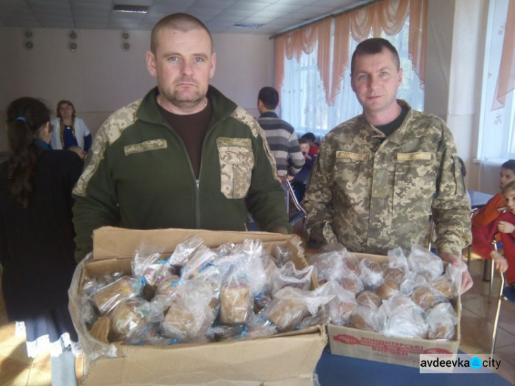 Авдеевские «симики» развозили куличи, пособия и детей (ФОТО)