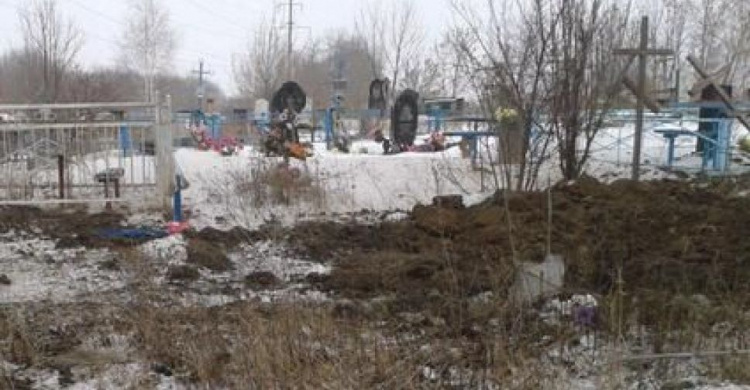 В Авдеевке ограничат посещение кладбищ