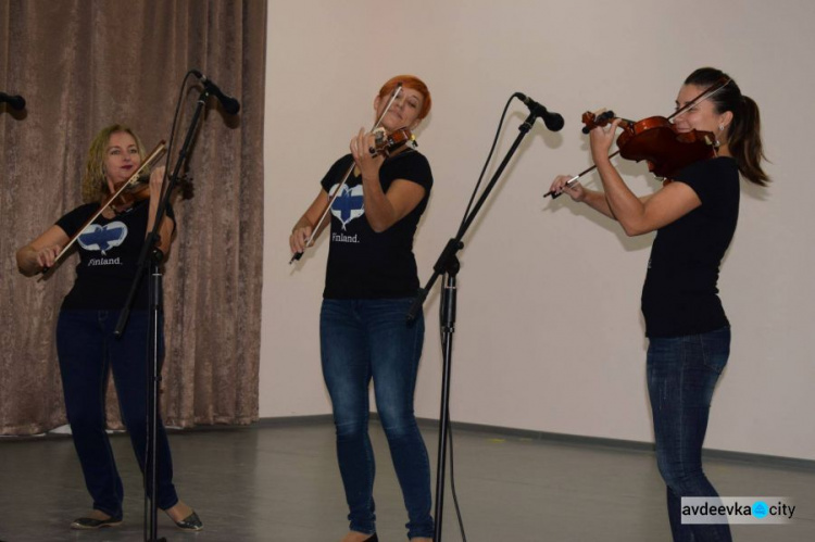 В Авдеевке чествовали защитников: фоторепортаж