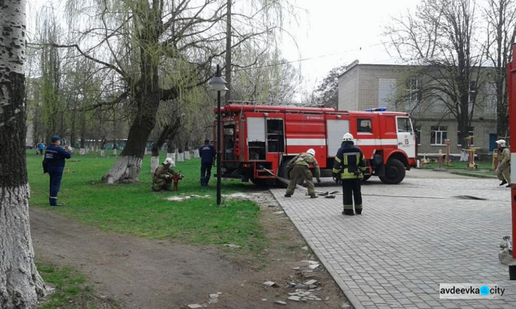 Из-за пожара в библиотеке эвакуированы более 400 авдеевских школьников  (ФОТОРЕПОРТАЖ)