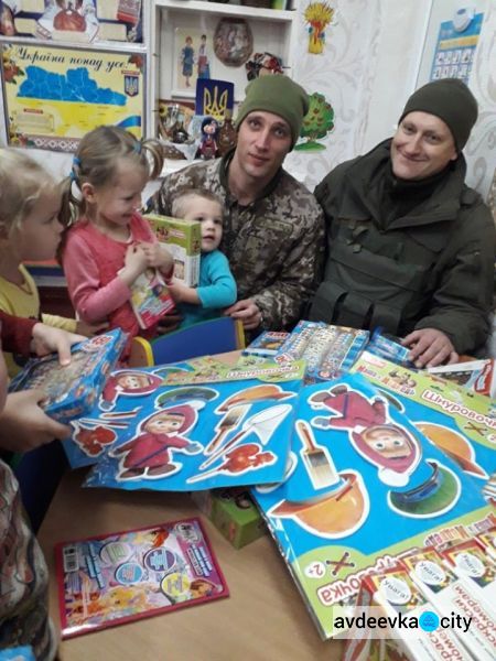 Рисунки, продукты, воду и подарки развозили в течение недели авдеевские «симики» (ФОТО)