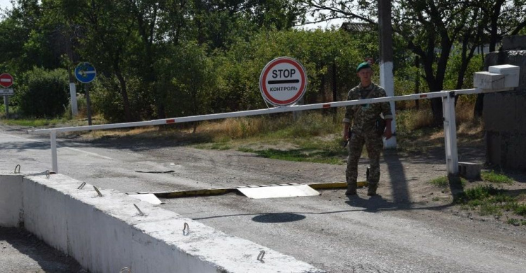 В помощь жителям Донбасса: в чем разница между блокпостами и пунктами пропуска