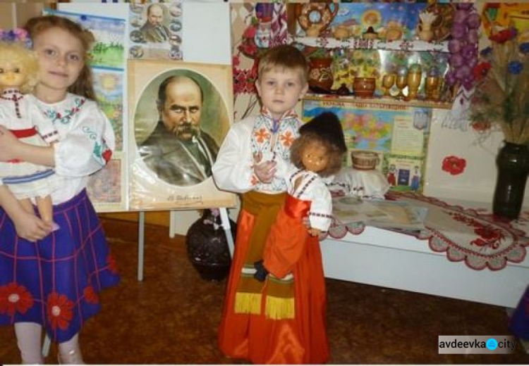Фоторепортаж: как малыши Авдеевки погрузились в праздник украинского языка