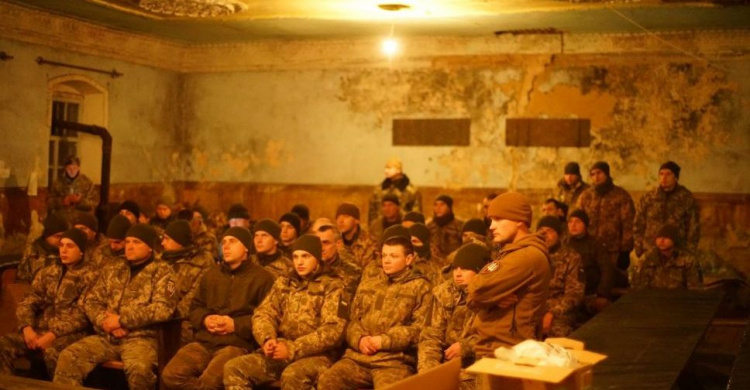 Защитники Авдеевки увидели фильм «Киборги»