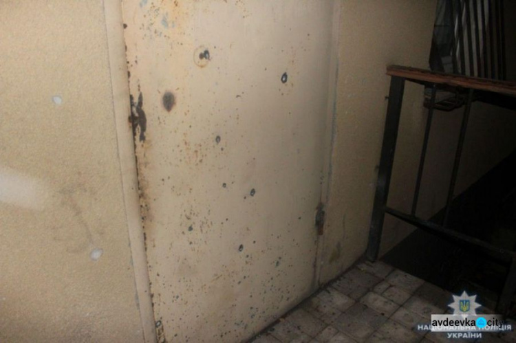 Полиция разбирается со взрывом возле магазина в прифронтовой Авдеевке (ФОТО)