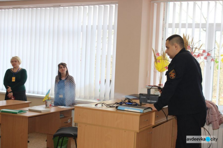 Спасатели Авдеевки учили детей эвакуироваться (ФОТО)