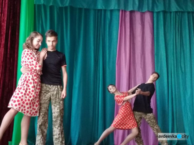 Школярі красиво і патріотично привітали добровольців (ФОТО)