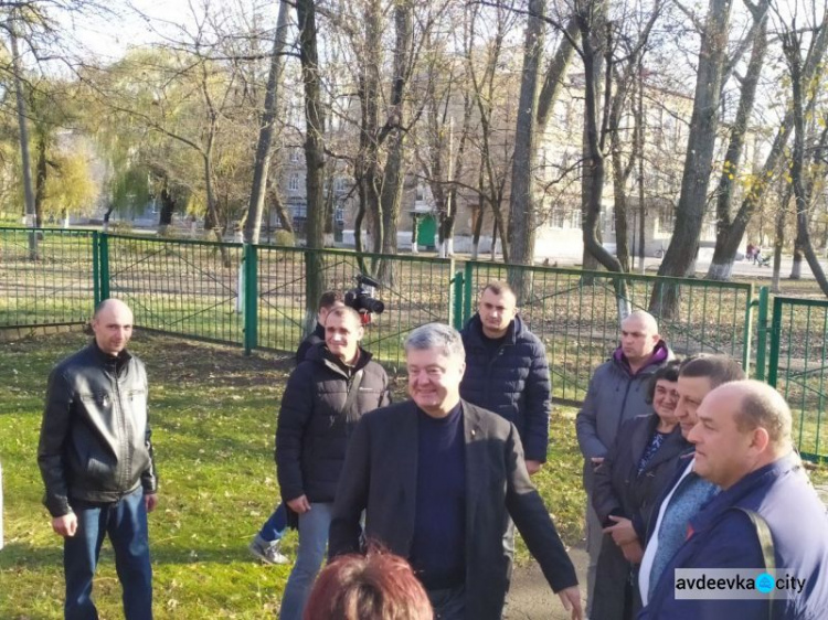 Авдіївку відвідав екс-президент України Петро Порошенко (ФОТО і ВІДЕО)