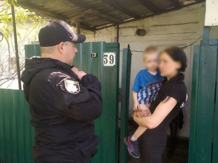Навіщо співробітники поліції Покровського району збирають персональні дані мешканців
