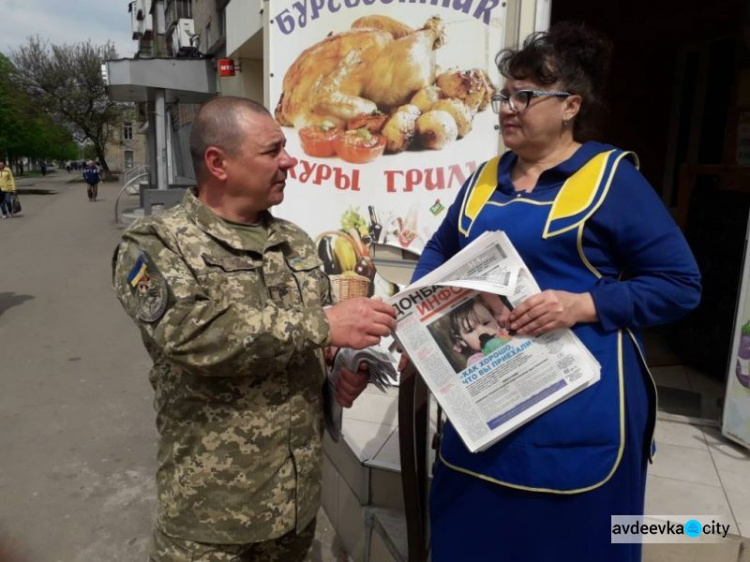 Авдеевские «симики» доставили подарки военным и детям (ФОТО)