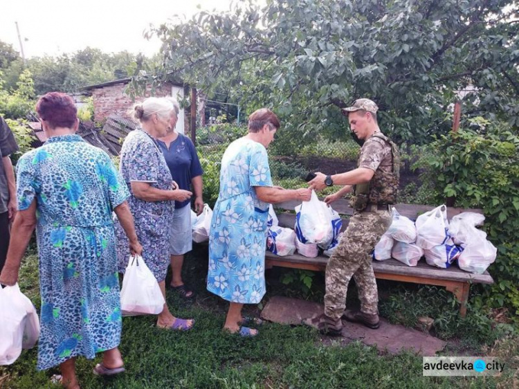 Авдеевские «симики» помогли доставить помощь в Опытное (ФОТО)