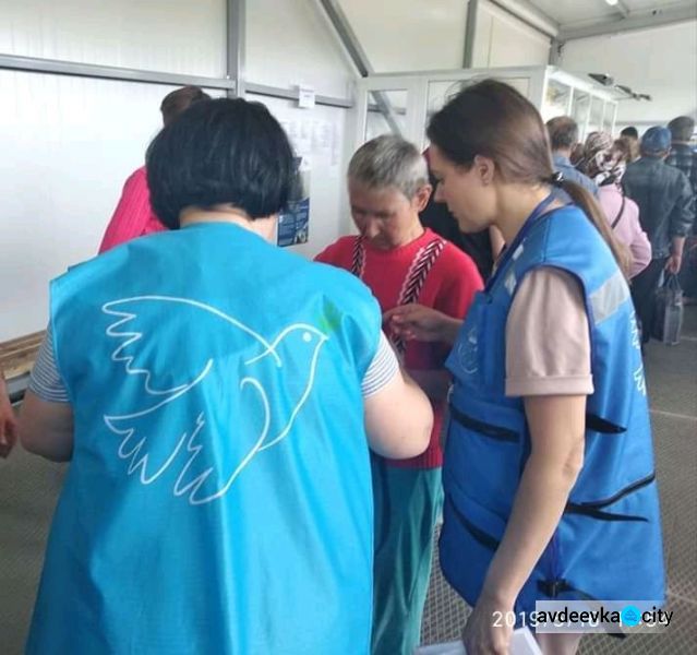 Усилиями гуманитарного штаба  "Прописка-Авдеевка" мать и дочь воссоединились после 4 лет разлуки (ФОТО)