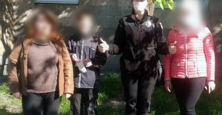 Во время карантина Авдеевские полицейские помогают многодетным семьям