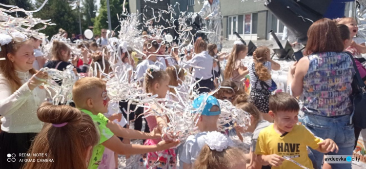 На площади Дворца культуры состоялся грандиозный праздник в честь Дня защиты детей (ФОТОФАКТ)