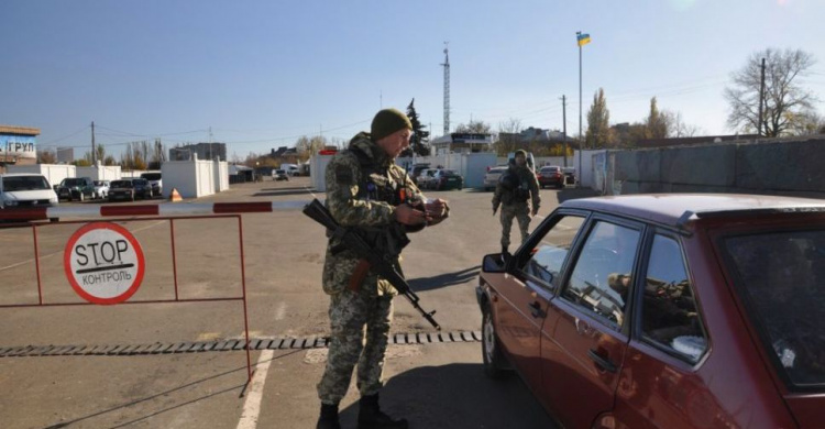 В КПВВ Донетчины образовались очереди из желающих пересечь линию разграничения