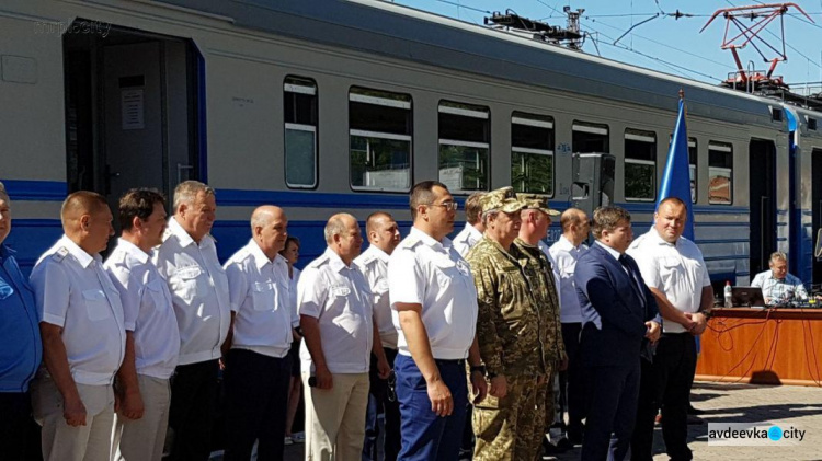 Обновленные пригородные электропоезда отправились сегодня из Мариуполя (ФОТО)
