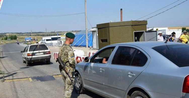 Ситуация в КПВВ: очереди, взятки и громкое задержание