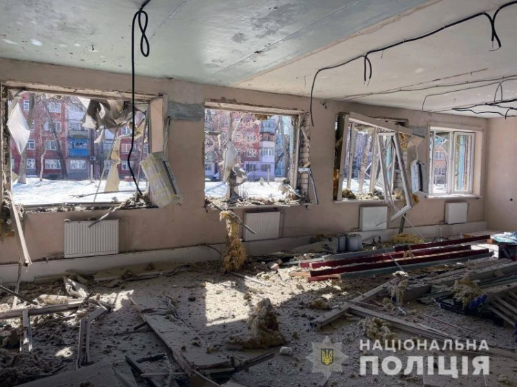 Російські окупаційні війська відкрили вогонь по вулицям Авдіївки: пошкоджено будинки, є поранені та загиблі.