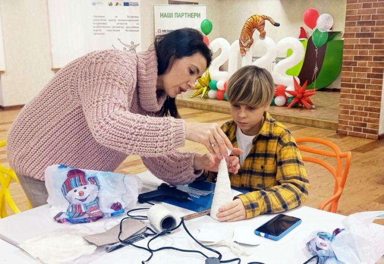 ОО «Платформа совместных действий» подарила детям Рождественский мастер-класс