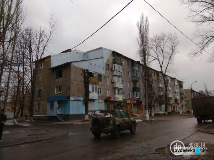 Коляски, цены и раненые дома: фоторепортаж из прифронтовой Авдеевки