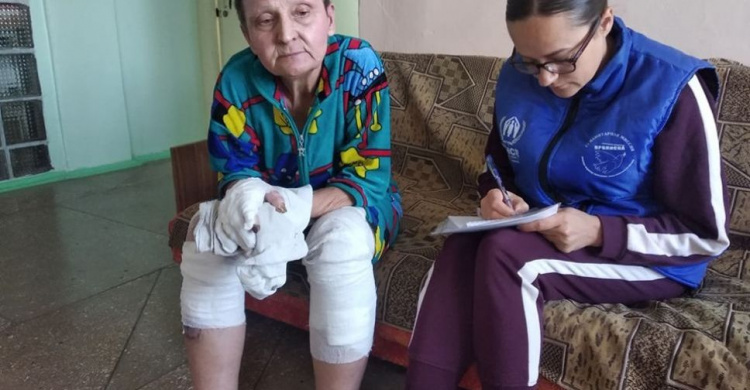 Сотрудники «Пролиска - Авдеевка» помогли переселенке из Донецка