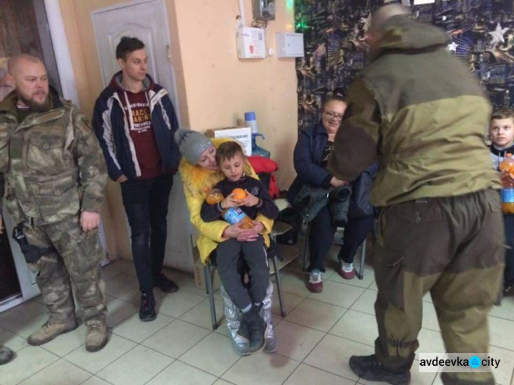 Стражи Авдеевки поздравили детей: появились фото