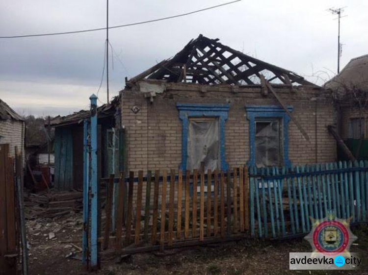 Старая часть Авдеевки попала под минометный огонь: 2 дома разрушены, еще 6 повреждены