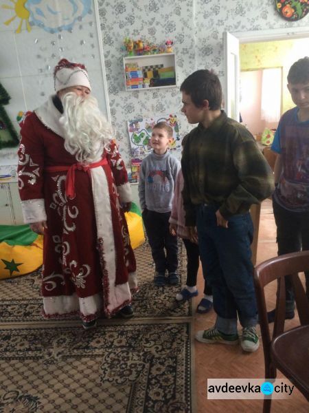 Авдеевских особенных детей с Днем святого Николая поздравили сверстники из Николаевской школы (ФОТО)