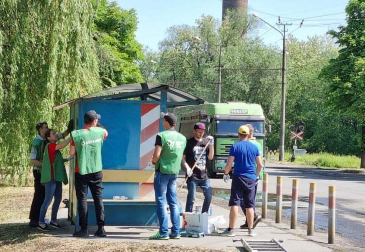Переселенці з Авдіївки приєдналися до волонтерського руху "Дбаємо разом" від громадської спілки "Зелений центр Метінвест"