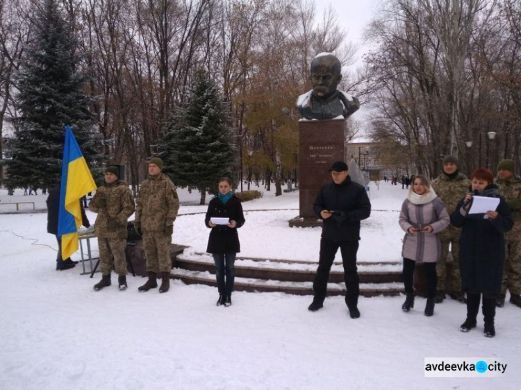 В Авдіївці відзначили День Гідності та Свободи: привітання, нагородження і зворушливий вірш дитини (СВІТЛИНИ)