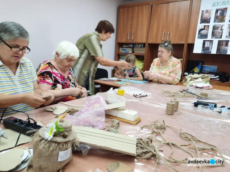 Територіальний центр запрошує авдіївців на заняття в клуб за інтересами «Творча майстерня»